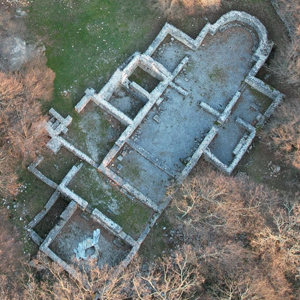 Photo-drone de l’église du site de Cickini