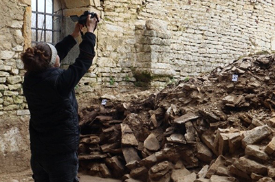 Colline fait le relevé photogrammétrique avec l'appareil photo